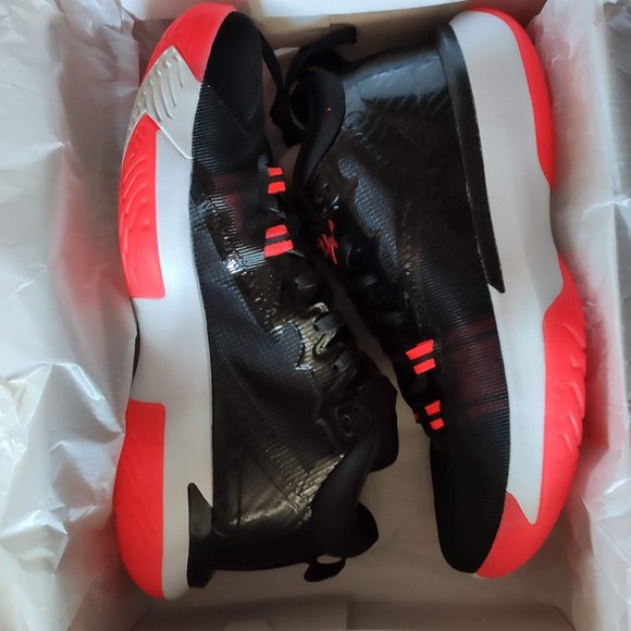 Nike Jordan Zion 1 "Bloodline" Men's Basketball Shoe - Picture 4 of 8